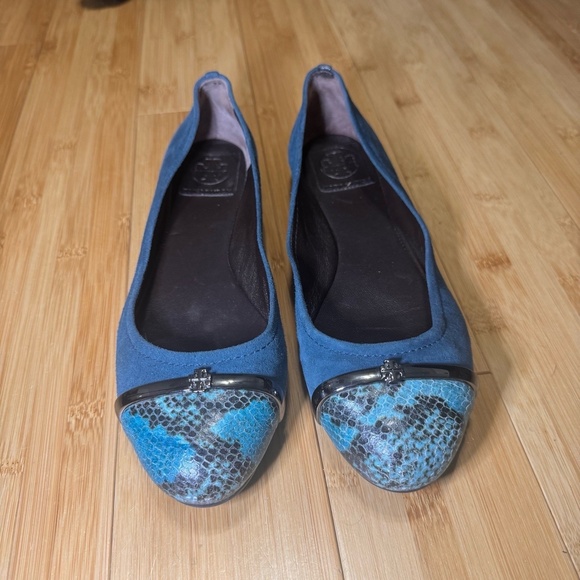 Tory Burch Ballet Flats Womens Blue Suede Snake Print Cap Toe Double T Logo 8M - Picture 1 of 9